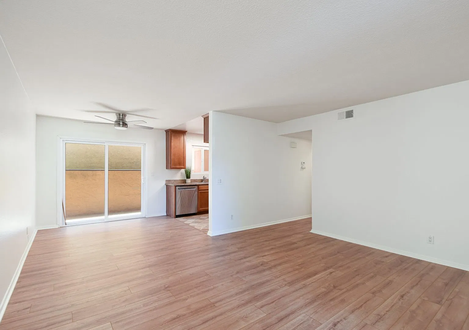 Newly Renovated 2 Bedroom Condo in Oceanside — Photo 3