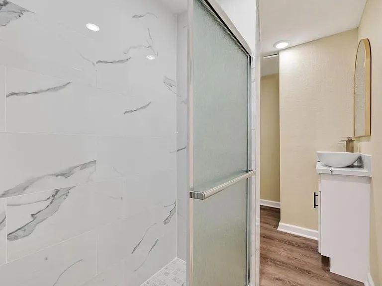 2725 Avenue F — Photo 11