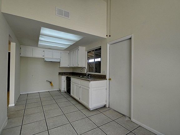 4th image of 14337 Busby Dr