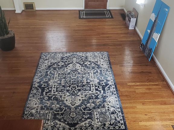 4th image of 1036 E Logan Ave