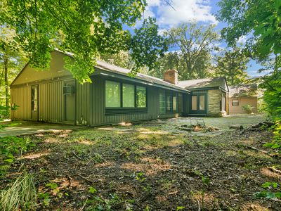 3195 Deerfield Rd, Riverwoods, IL, 60015