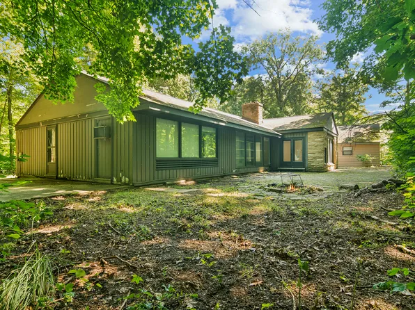 3195 Deerfield Rd, Riverwoods, IL 60015