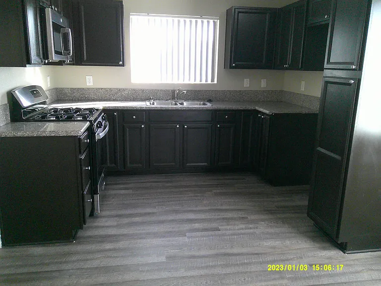 Kitchen - 3 Bed 2.5 Bath Townhome