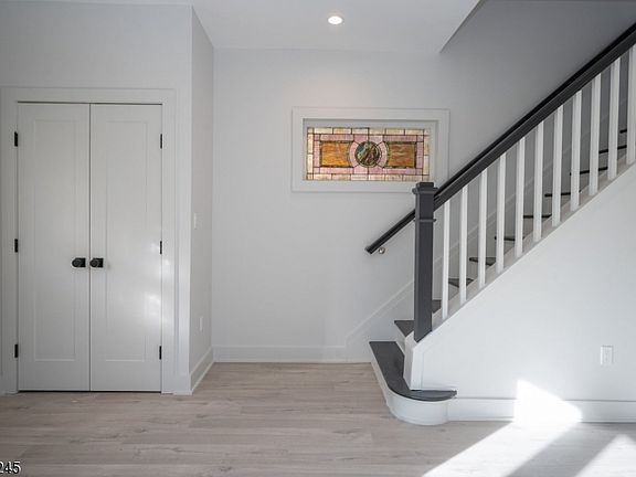 4th image of 65 Park Ave