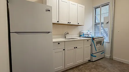 37-31 Crescent Street