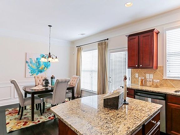 4th image of 2454 Natoma Ct SE