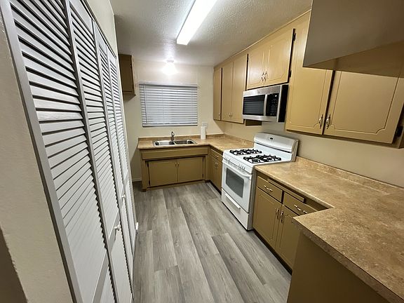 2nd image of 660 E Lee Pl #1