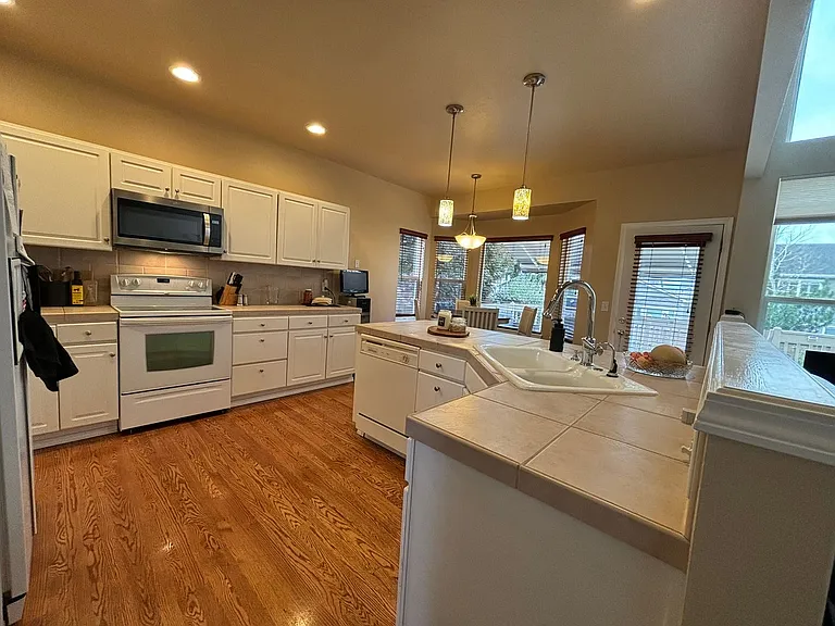 8950 Rochester Dr — Photo 23