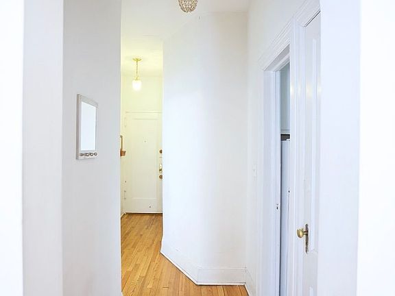 5th image of 403 E 58th St APT 4R