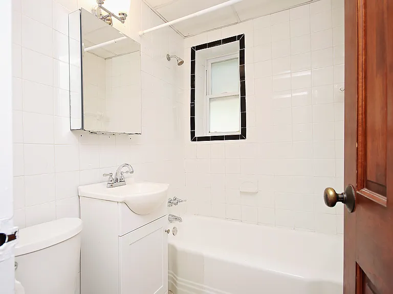 32 University Cir #202 — Photo 8
