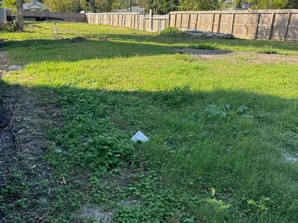 201 S 5th St, Highlands, TX 77562