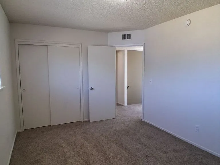 1505 E. Yale Ave. — Photo 15