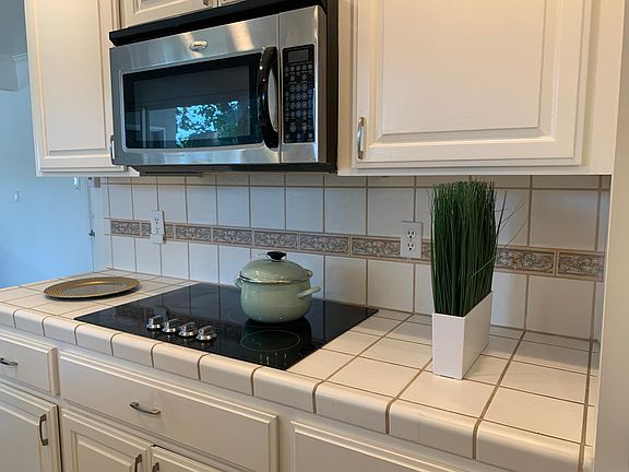 5th image of 3264 Parkhaven Dr