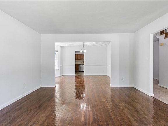 4th image of 1605 Winthrope Dr