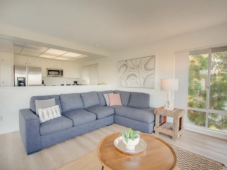 8143 La Jolla Scenic Dr N — Photo 16