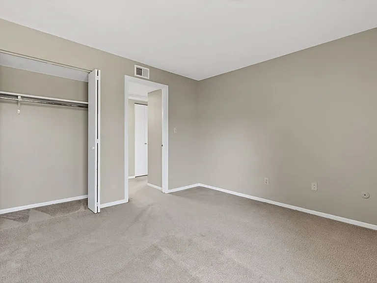 Woodhue Apartments — Photo 39