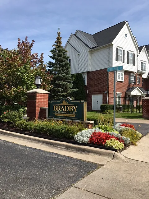 1376 Village Dr