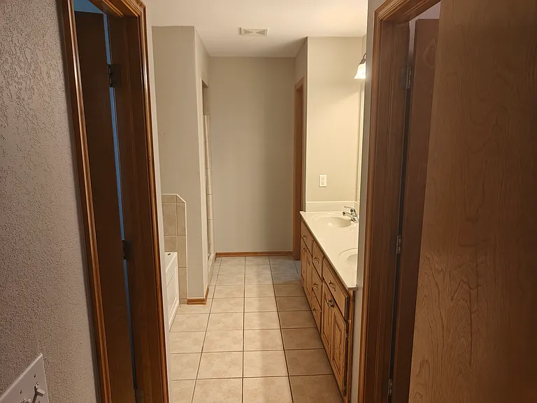 712 McConnell Dr — Photo 6