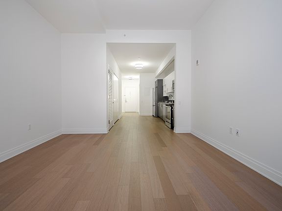 4th image of 70 Pine St APT 722