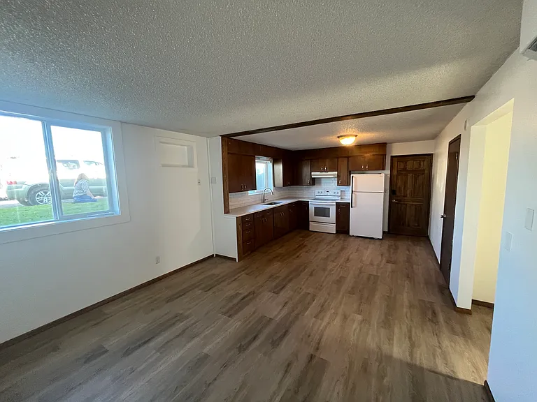 321 NE Damson Ave #A — Photo 4