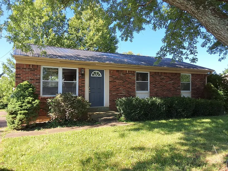 111 Cherrywood Dr — Photo 1