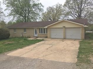 581 E Hubble Dr, Marshfield, MO 65706