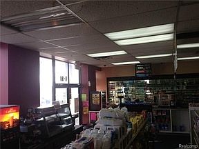 2nd image of 1555 E Outer Dr