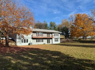 5500 Vagabond Ln N, Plymouth, MN 55446