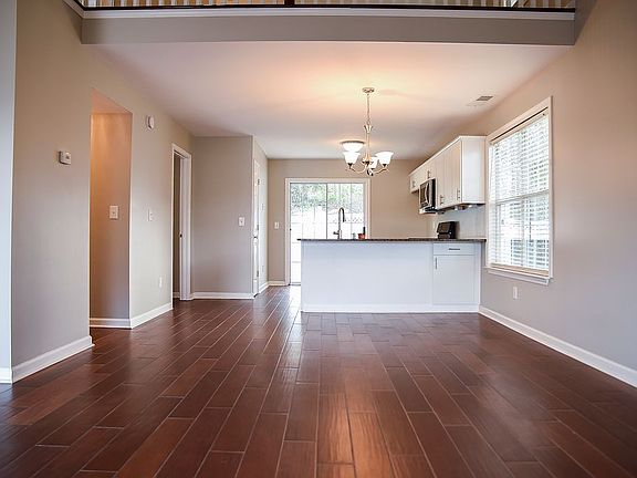 Spacious great room/dining 