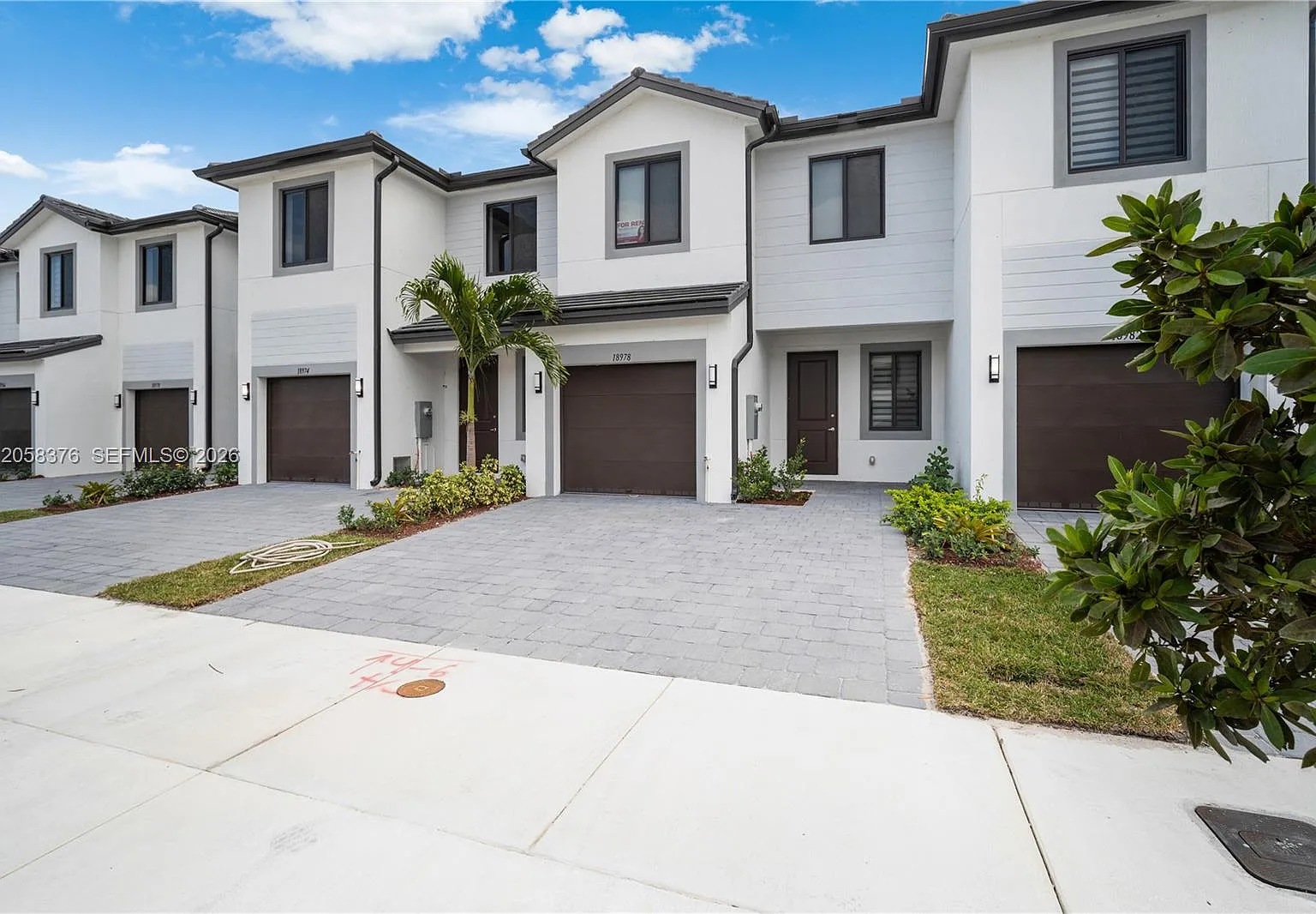 3 bed, 2.5 bath, 1558 sqft, $2,500 — Photo 1