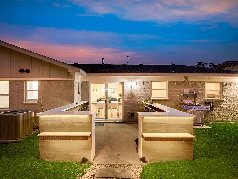 1203 Andrews St — Photo 26