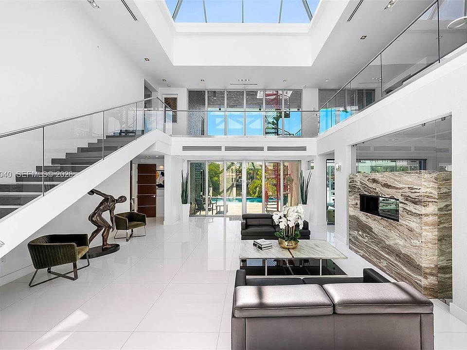 1st image of 300 Royal Plaza Dr