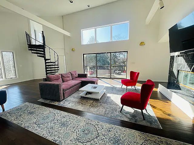 2nd image of 33 McGregor Dr