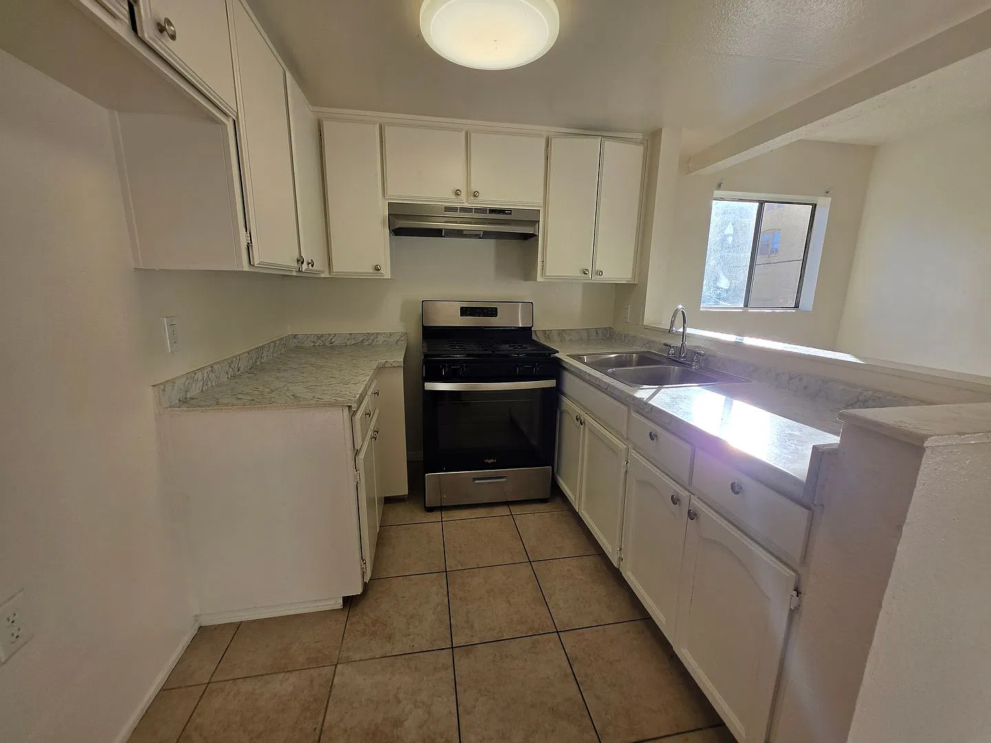 1815 5TH APTS — Photo 3