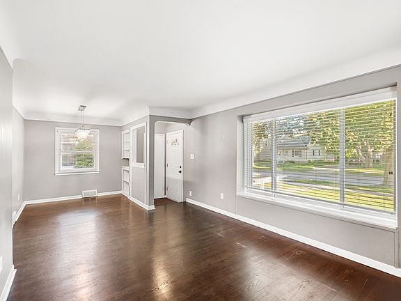 4th image of 127 Chippewa Ave