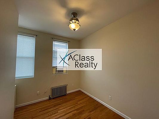 4th image of 32-29 Steinway St #2H