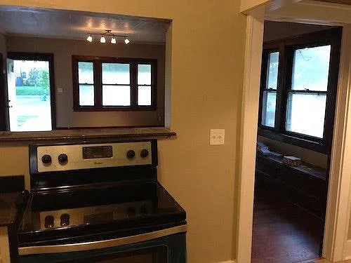 1820 N Drexel Blvd — Photo 6