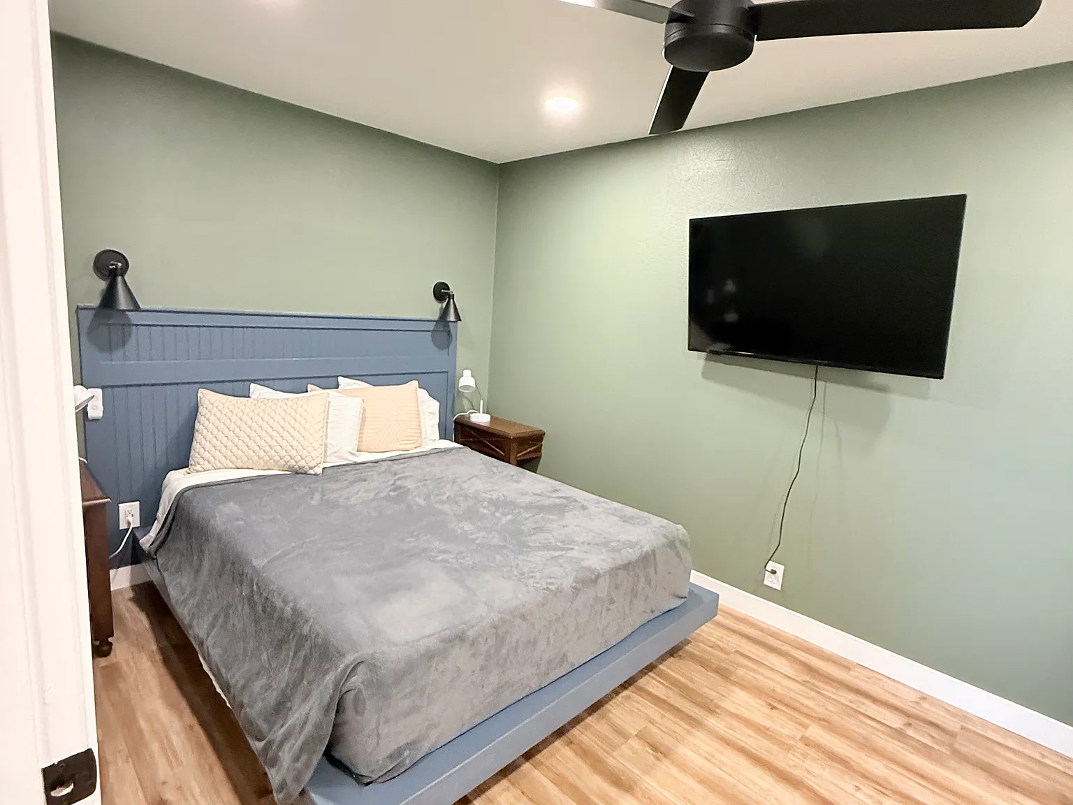 2 bed, 1.5 bath, 810 sqft, $2,700 — Photo 3