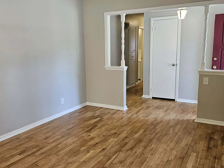 708 W Hartwood Ave — Photo 5