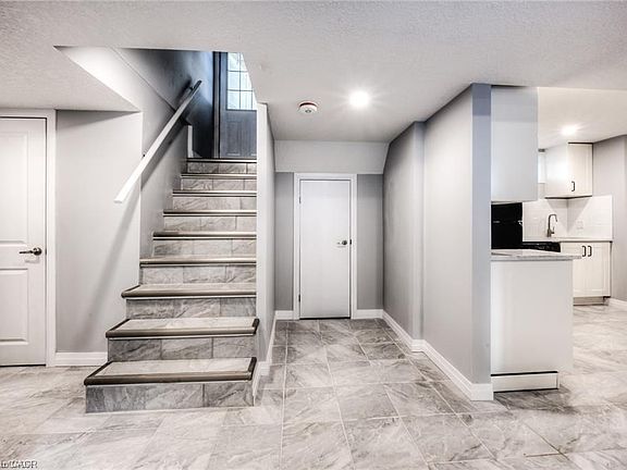 5th image of 33 Ruskview Rd