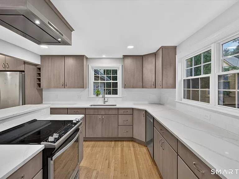 45 Richmond Ave — Photo 5