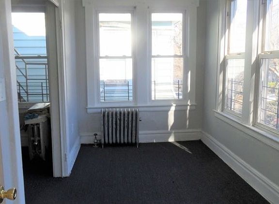 2nd image of 165 S Munn Ave