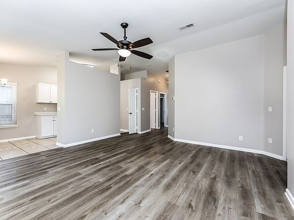 4th image of 7619 Pimmit Hills Dr