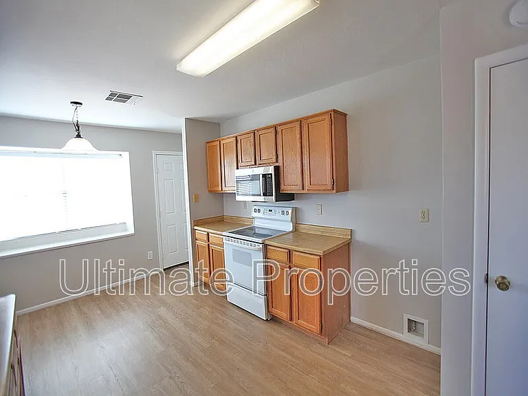 1803 W Barrow Dr — Photo 7