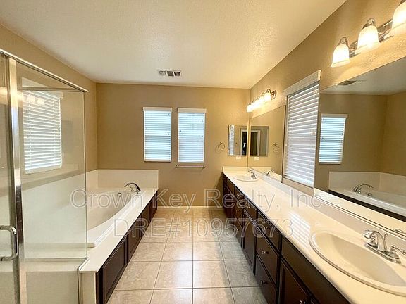 4th image of 671 W Esplanade Dr