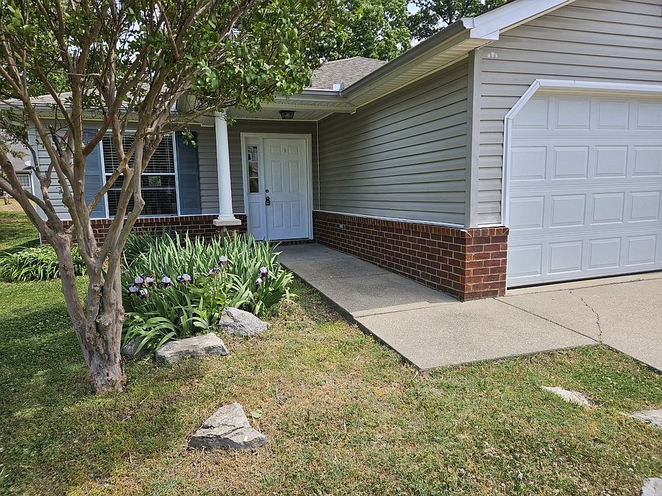 1st image of 912 Seven Oaks Blvd