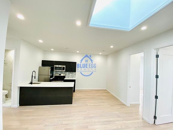 3rd image of 157 Weirfield St #3R