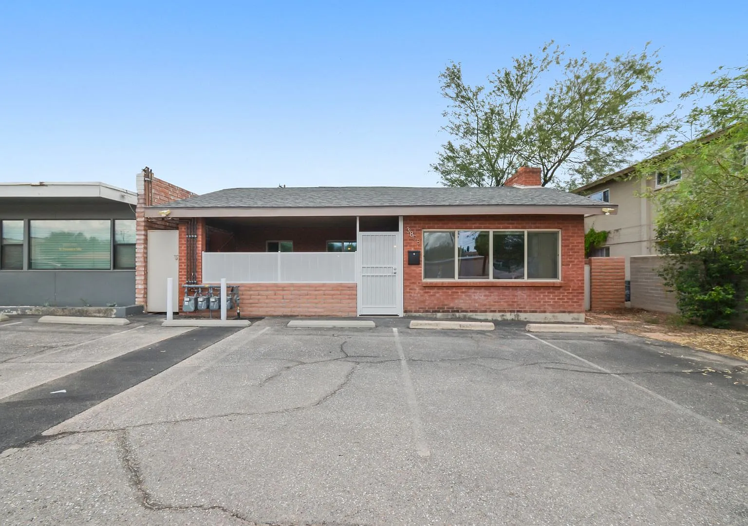 Gorgeous Fully Remodeled In Central Tucson - All New Interior Paint! — Photo 3