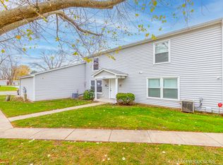 1395 S Glen Cir APT A, Aurora, IL 60506