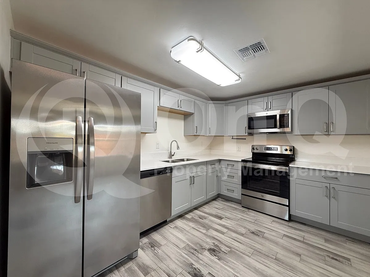 3 bed, 3.0 bath, 1386 sqft, $2,200 — Photo 4